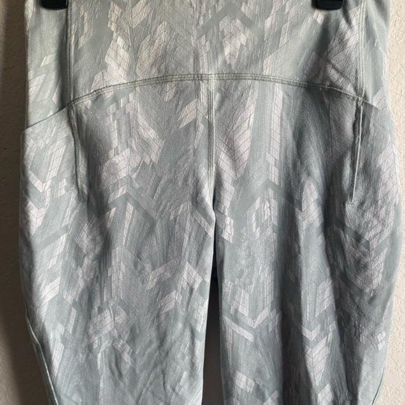 Lululemon Swift Speed High Rise Yoga Tight 28” Reverbrate Chevron Jacquard 10 - Picture 4 of 13